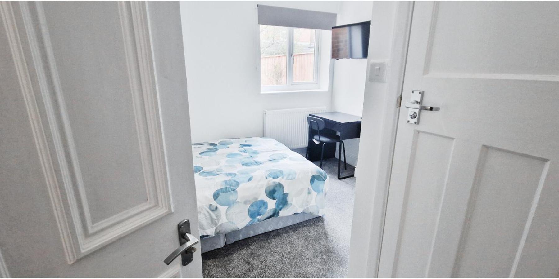 Lovely In Modern House Near