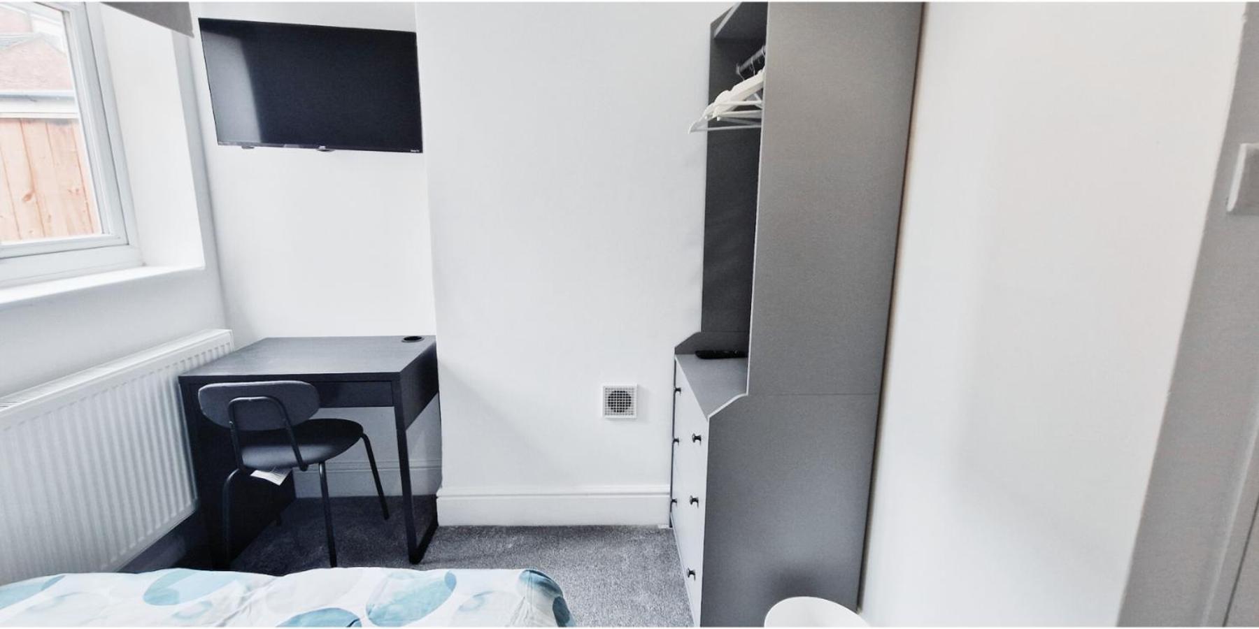 Apartment Lovely In Modern House Near